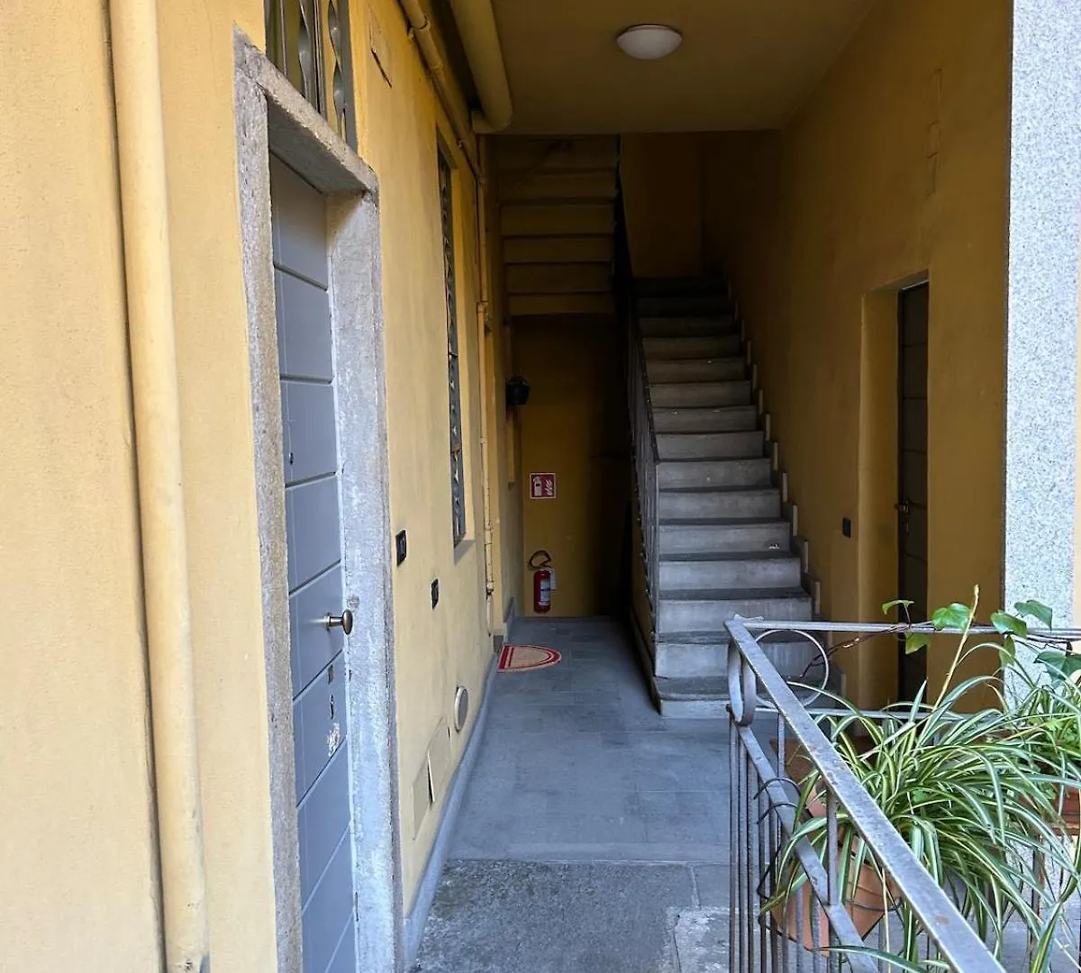 Bilocale Red House Two Room Apartment Red House, Cosy Flat Milan Italy