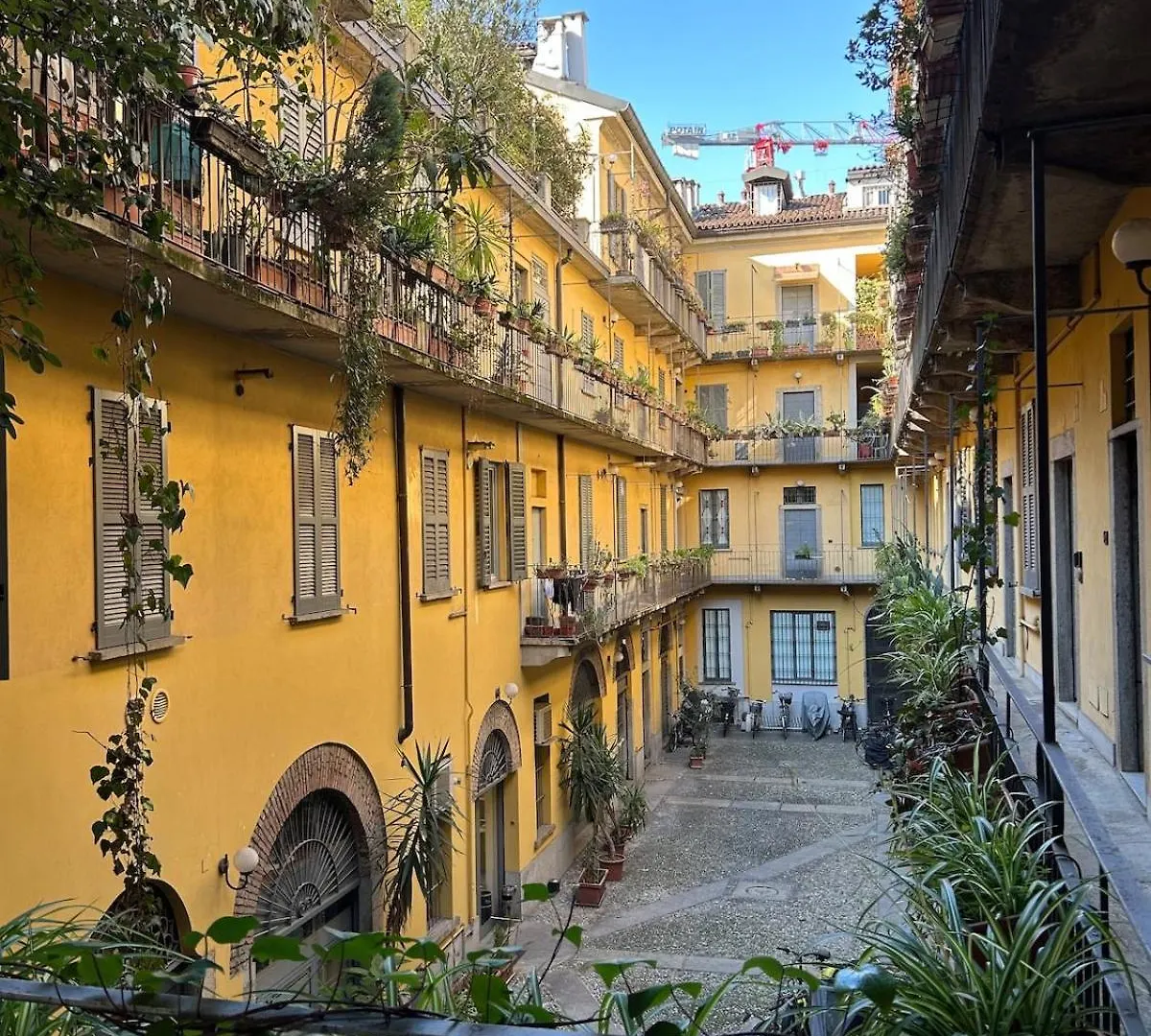 Bilocale Red House Two Room Apartment Red House, Cosy Flat Milan
